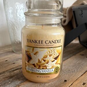 New Yankee Candle Sparkling Vanilla large Jar Candle, part of Festive collection